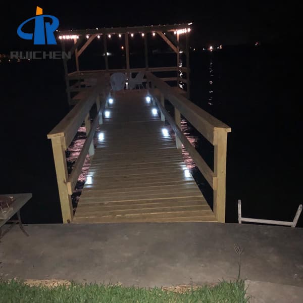 Yellow Slip Solar Cat Eyes In Uk For Walkway